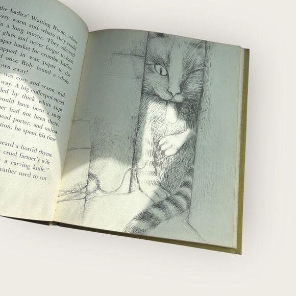 Vintage 1960s ‘The Railroad Mouse' Children’s Book - Brown and Gold - Picture 3 of 5